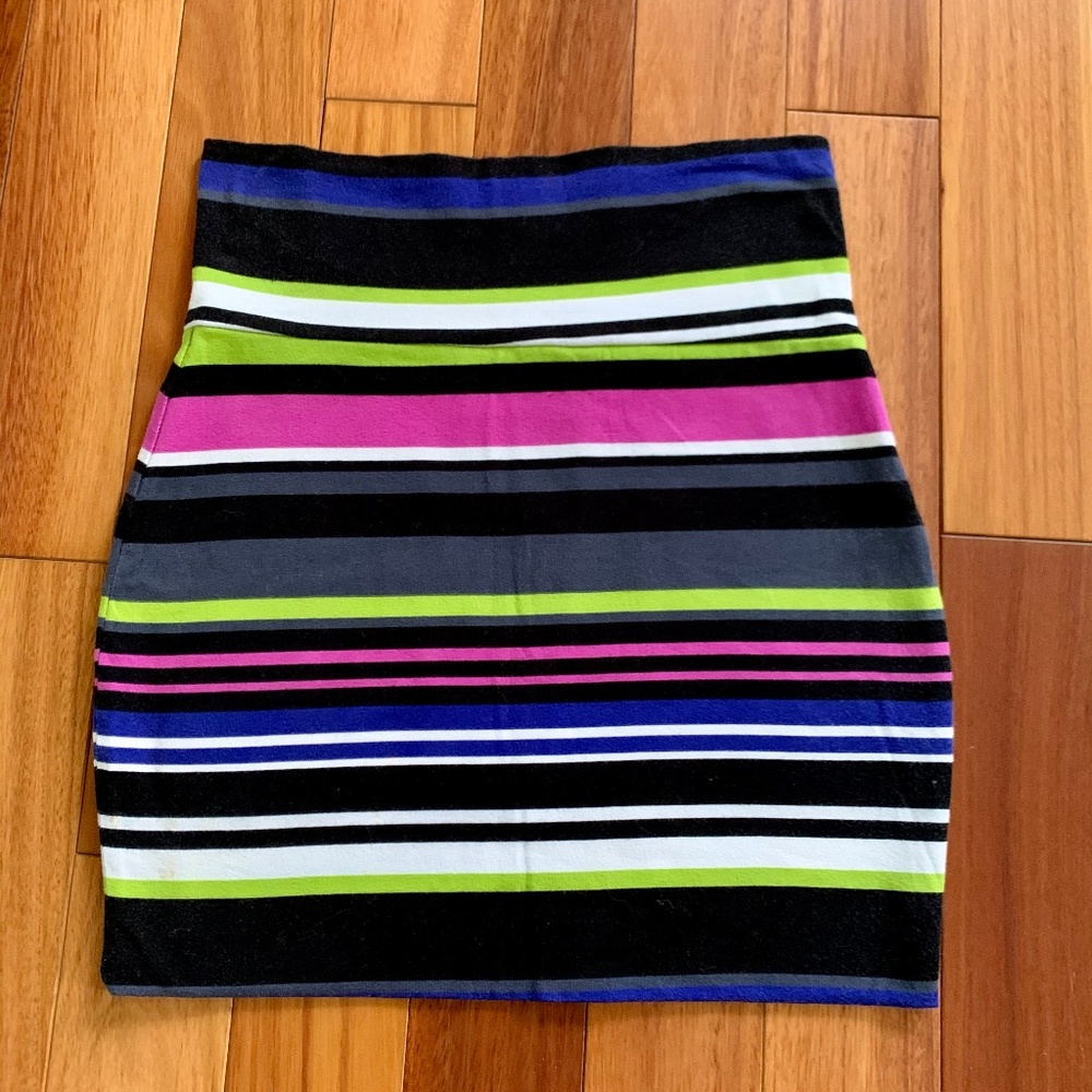 Lily White Size Small Multi-Color Mini Skirt